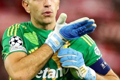 波斯特科格鲁加盟森林队：新任主教练开启战术革新，英超新赛季期待突破