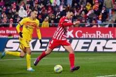 莱万特4-0赫罗纳联赛大胜，红牌风暴中展现实力